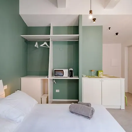 Food's Square - By House Of Travelers - * 코모