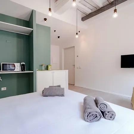 Food's Square - By House Of Travelers -